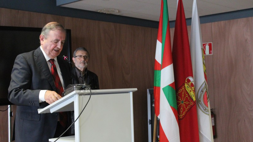 Iñaki Anasagasti recibe el XVII Premio Manuel de Irujo en Estella-Lizarra