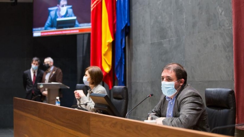 Hualdek Garapen Iraunkorrerako Helburuekin Parlamentuak hitzeman duen konpromisoa nabarmendu du, eta erakunde sozialen inplikazioa eskertu du